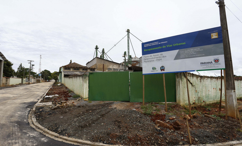 IPIRANGA - 02-12-2020 - OBRAS DE PAVIMENTAÇÃO NA CIDADE DE IPIRANGA - Foto: Jonathan Campos/ AEN