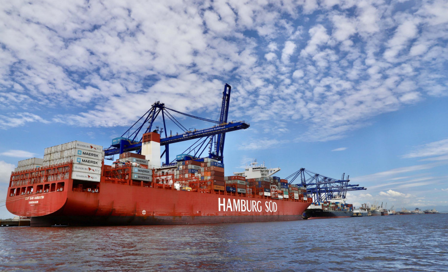 Ampliada a capacidadede carregamento de contêineres no Porto de Paranaguá.