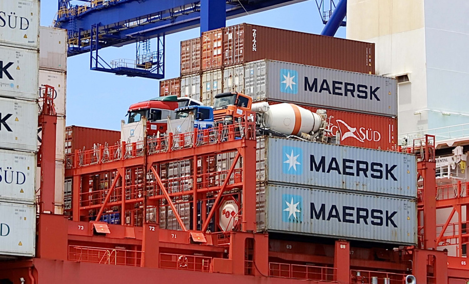 Ampliada a capacidadede carregamento de contêineres no Porto de Paranaguá.