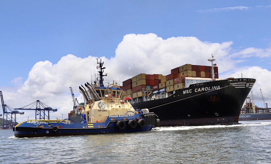 Ampliada a capacidadede carregamento de contêineres no Porto de Paranaguá.