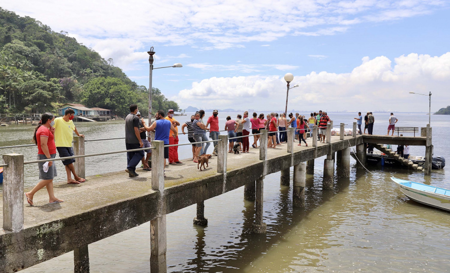 Portos do Paraná entrega cestas básicas a comunidades isoladas.