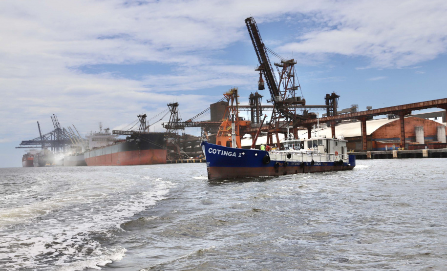Portos do Paraná entrega cestas básicas a comunidades isoladas.
