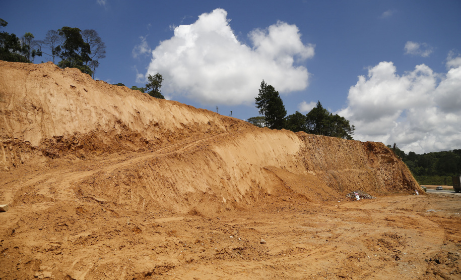 ALMIRANTE TAMANDARE - 16-12-2020 -OBRAS DE DUPLICAÇÃO NA RODOVIA DOS MINERIOS - FOTO: JONATHAN CAMPOS/ AEN