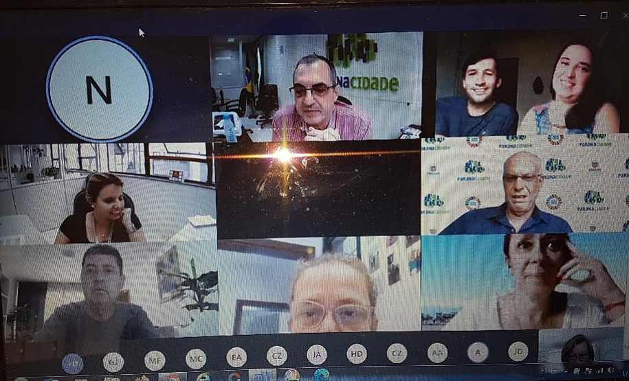 Em reunião com os servidores, por videoconferência, gestores da autarquia destacaram que os serviços, obras e ações observados nos Relatórios de Planos e Metas foram cumpridos com rigor e precisão em todos os municípios do Paraná.
Foto: SEDU
