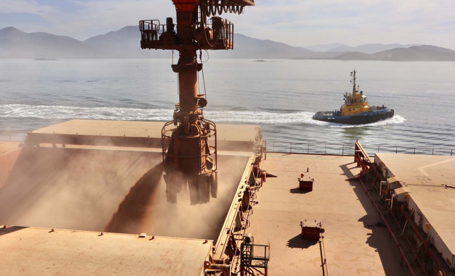 Série de recordes consolida bom ano dos portos do Paraná.