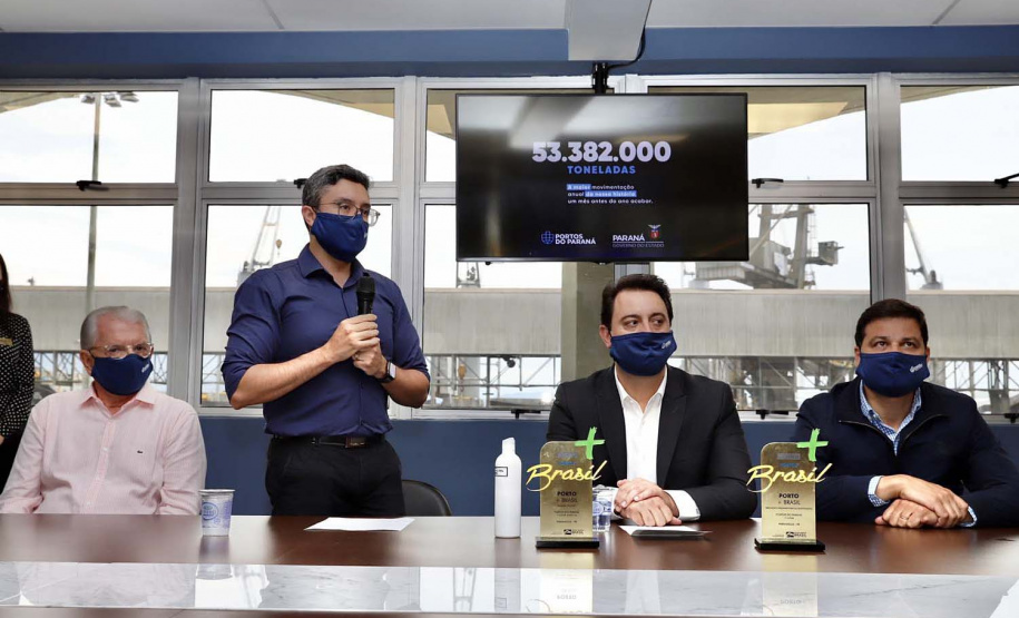 Série de recordes consolida bom ano dos portos do Paraná.