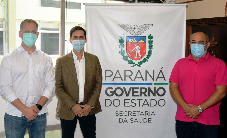 O consócio é responsável pela captação de recursos e aquisição de 162 componentes da Farmácia do Estado, atendendo 398 municípios que totalizam mais de 9 milhões de habitantes. Pontualidade no pagamento das parcelas possibilitou manter a regularidade do abastecimento junto às Regionais de Saúde e aos municípios.
Foto: SESA
