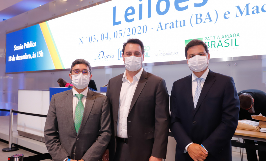 Paraná passa a ser o primeiro Estado do Brasil a conceder um terminal portuário por decisão própria. O terminal PAR12 tem 74,1 mil metros quadrados de área e capacidade estática para 4 mil veículos e armazenagem anual de 120 mil veículos.