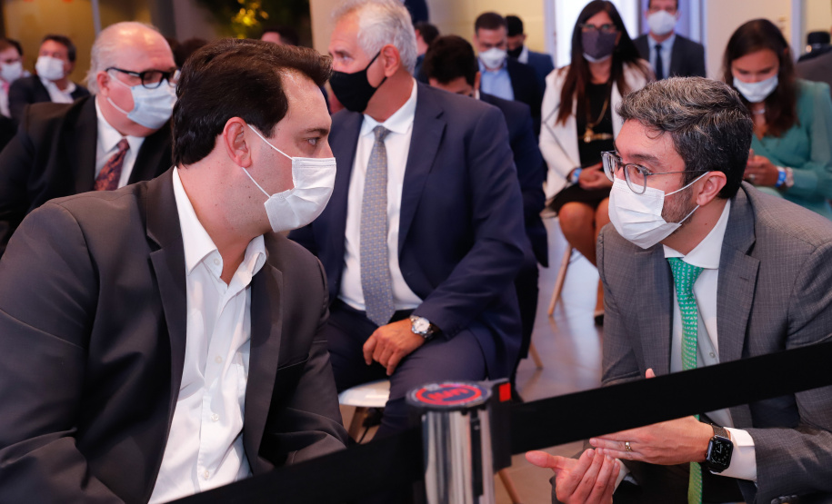 Paraná passa a ser o primeiro Estado do Brasil a conceder um terminal portuário por decisão própria. O terminal PAR12 tem 74,1 mil metros quadrados de área e capacidade estática para 4 mil veículos e armazenagem anual de 120 mil veículos.