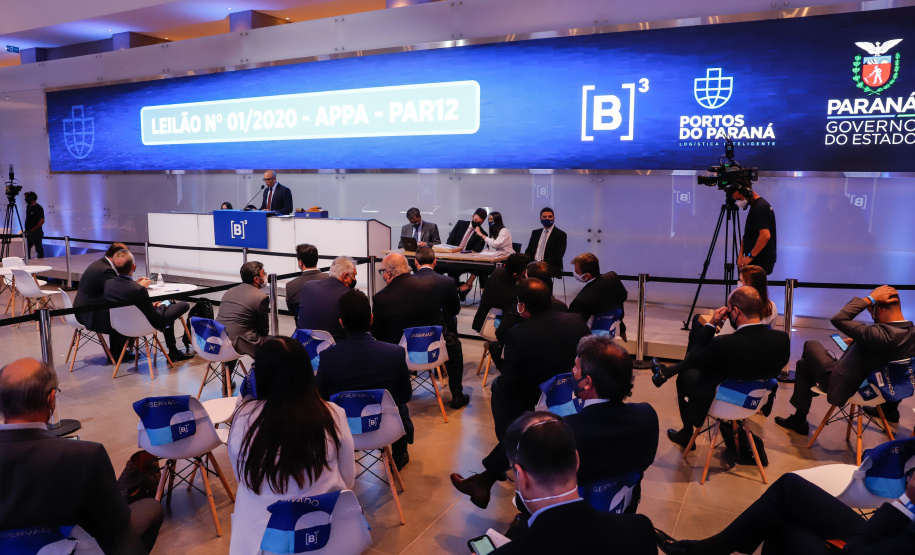 Paraná passa a ser o primeiro Estado do Brasil a conceder um terminal portuário por decisão própria. O terminal PAR12 tem 74,1 mil metros quadrados de área e capacidade estática para 4 mil veículos e armazenagem anual de 120 mil veículos.