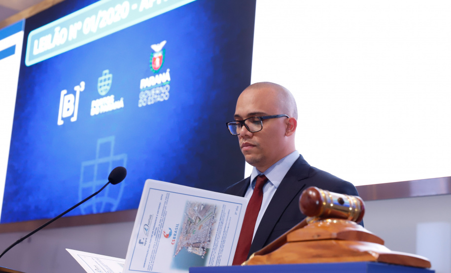 Paraná passa a ser o primeiro Estado do Brasil a conceder um terminal portuário por decisão própria. O terminal PAR12 tem 74,1 mil metros quadrados de área e capacidade estática para 4 mil veículos e armazenagem anual de 120 mil veículos.