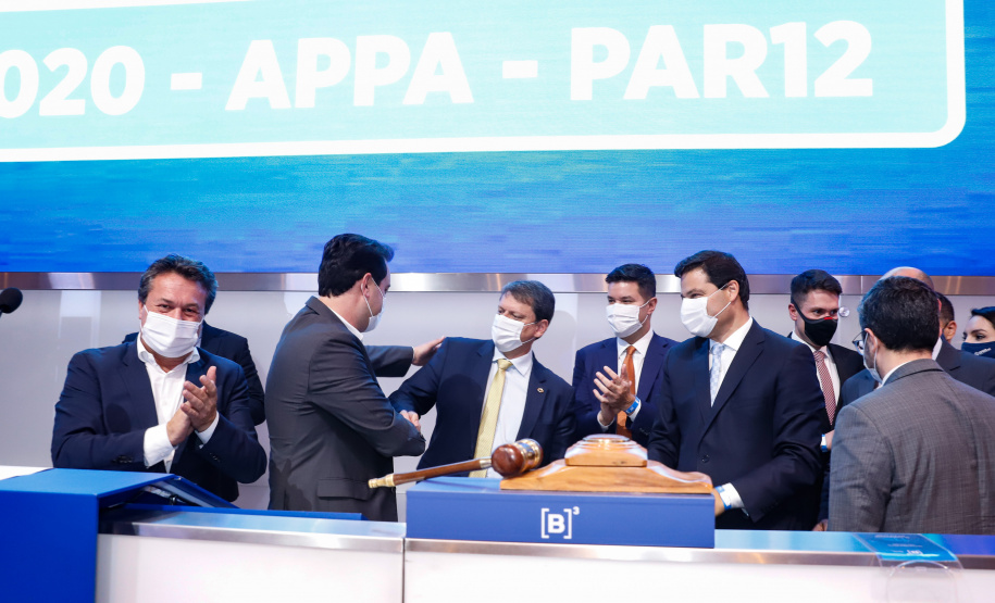 Paraná passa a ser o primeiro Estado do Brasil a conceder um terminal portuário por decisão própria. O terminal PAR12 tem 74,1 mil metros quadrados de área e capacidade estática para 4 mil veículos e armazenagem anual de 120 mil veículos.