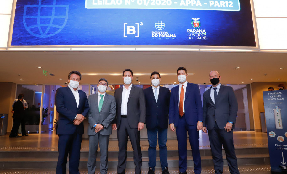 Paraná passa a ser o primeiro Estado do Brasil a conceder um terminal portuário por decisão própria. O terminal PAR12 tem 74,1 mil metros quadrados de área e capacidade estática para 4 mil veículos e armazenagem anual de 120 mil veículos.