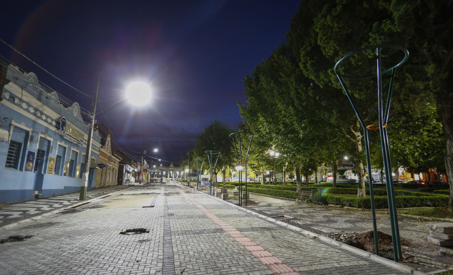 PALMEIRA - 02-12-2020 - OBRAS NA PRAÇA CENTRAL DE PALMEIRA - Foto: Jonathan Campos/ AEN