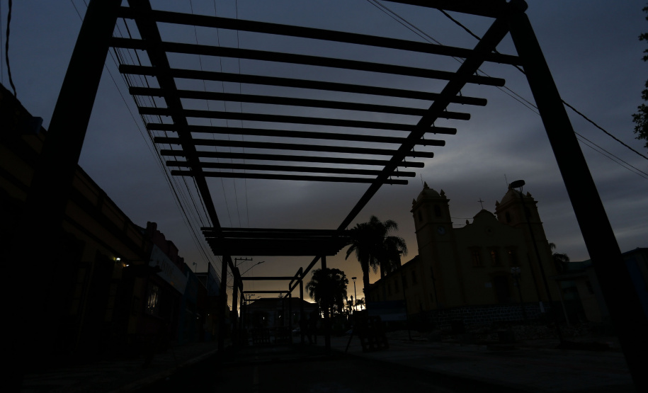 PALMEIRA - 02-12-2020 - OBRAS NA PRAÇA CENTRAL DE PALMEIRA - Foto: Jonathan Campos/ AEN