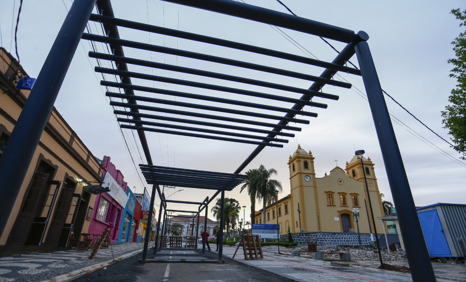 PALMEIRA - 02-12-2020 - OBRAS NA PRAÇA CENTRAL DE PALMEIRA - Foto: Jonathan Campos/ AEN