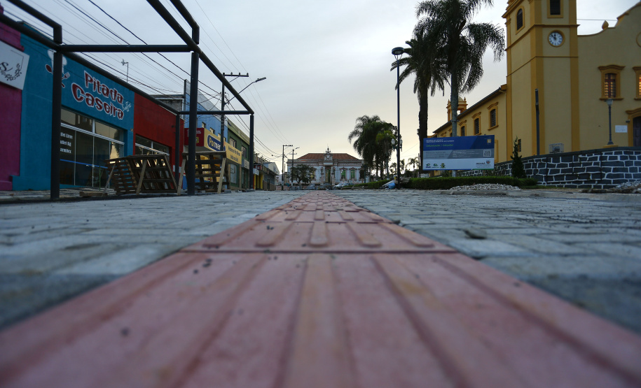 PALMEIRA - 02-12-2020 - OBRAS NA PRAÇA CENTRAL DE PALMEIRA - Foto: Jonathan Campos/ AEN