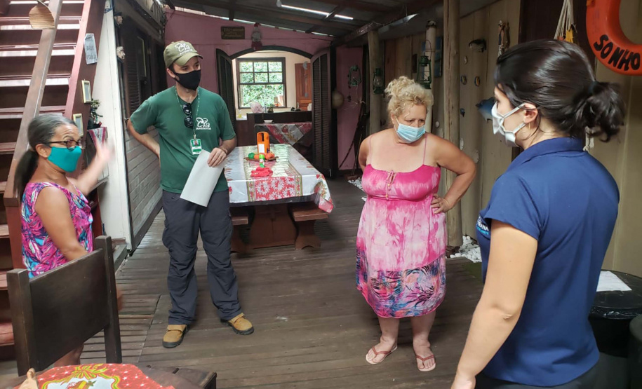 Selo Verde mobiliza Ilha do Mel para descarte correto de resíduos