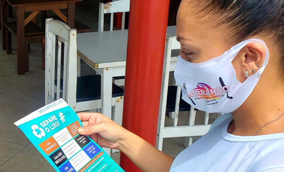 Selo Verde mobiliza Ilha do Mel para descarte correto de resíduos