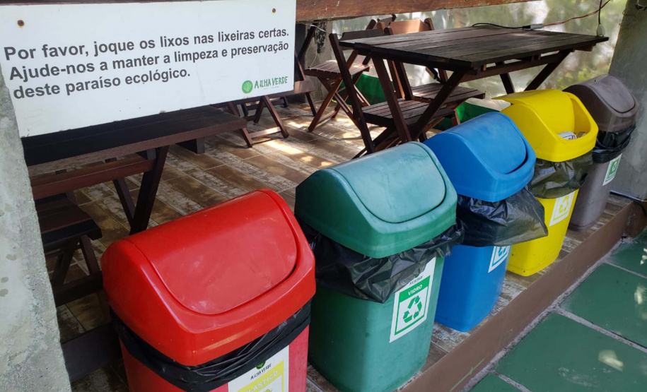 Selo Verde mobiliza Ilha do Mel para descarte correto de resíduos