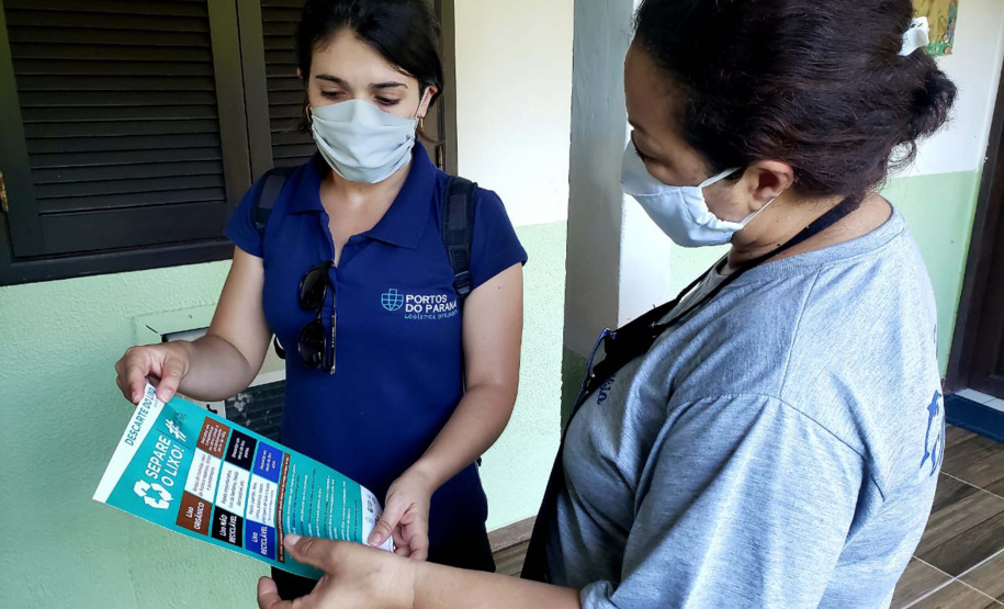 Selo Verde mobiliza Ilha do Mel para descarte correto de resíduos