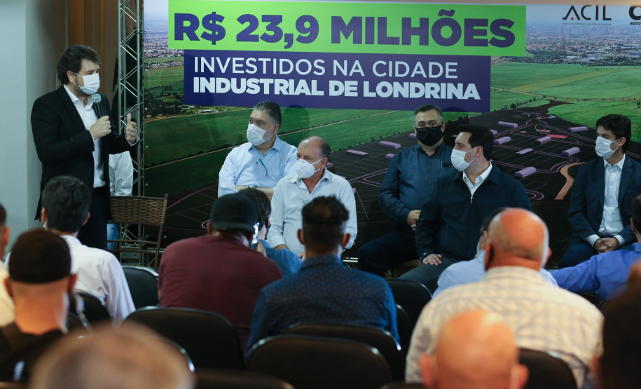 O governador Carlos Massa Ratinho Junior libera, nesta quinta-feira (15), recursos para a instalação da Cidade Industrial de Londrina. O futuro parque industrial será construído na região Norte da cidade e terá uma área de 6 mil metros quadrados, dividida em lotes para a instalação de empresas de diferentes setores. A previsão é gerar cerca de 12 mil empregos diretos e indiretos. Discurso do presidente da ACIL, Fernando Moraes. Londrina, 15/10/2020 - Foto: Geraldo Bubniak/AEN