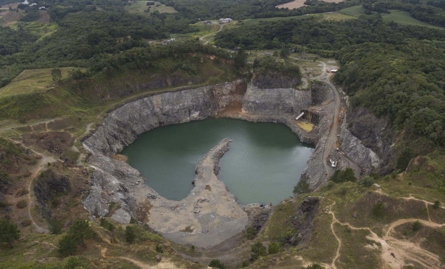 Com o encerramento da captação emergencial de água na Pedreira Orleans, na primeira semana de dezembro, a Sanepar contabilizou cerca de quatro bilhões de litros de água incorporados ao Sistema de Abastecimento Integrado de Curitiba e Região Metropolitana (SAIC).  - Curitiba, 04/01/2021  -  Foto: Divulgação Sanepar