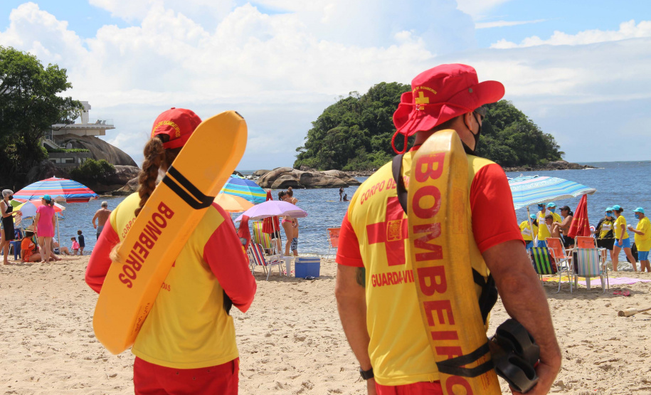Orientação dos guarda-vidas e conscientização do cidadão fazem diminuir número de salvamentos no litoral na primeira quinzena do verão - Curitiba, 04/01/2021 - Foto: Divulgação SESP