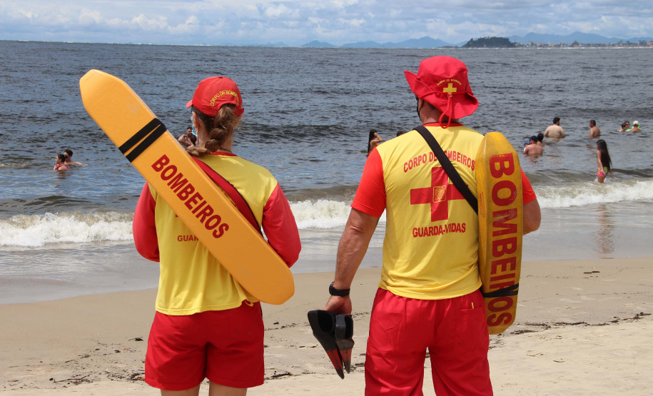 Orientação dos guarda-vidas e conscientização do cidadão fazem diminuir número de salvamentos no litoral na primeira quinzena do verão - Curitiba, 04/01/2021 - Foto: Divulgação SESP
