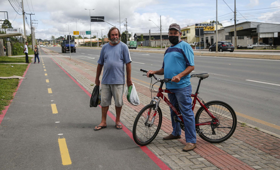 Governo entrega primeira fase da revitalização da Rodovia da Uva. Na foto, Ricardo Socher e Valmir dos Santos - FOTO: JONATHAN CAMPOS/ AEN
