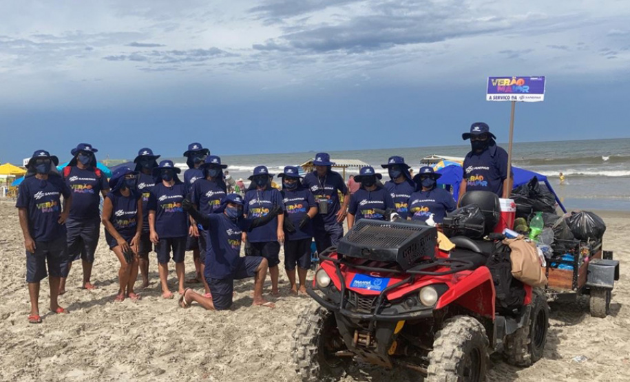Equipe percorre todos os dias 48 km de areia e faz coleta manual  -  Curitiba, 04/01/2021  -  Foto: Divulgação Sanepar