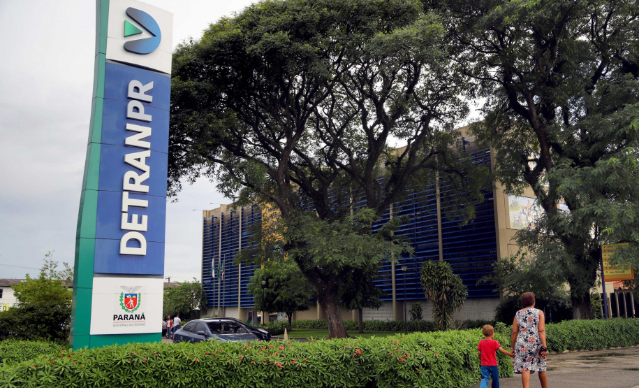 Documento de propriedade de veículos também passa a ser digital no Brasil. Foto: Geraldo Bubniak/AEN