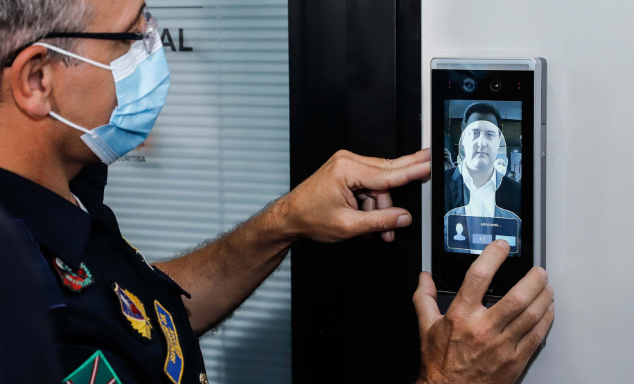 O governador Carlos Massa Ratinho Junior participou nesta terça-feira (5) da inauguração do Centro de Controle da Muralha Digital, projeto da Prefeitura de Curitiba voltado à gestão do trânsito, da segurança pública e também dos eventos climáticos que atingem a Capital.