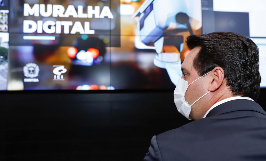 O governador Carlos Massa Ratinho Junior participou nesta terça-feira (5) da inauguração do Centro de Controle da Muralha Digital, projeto da Prefeitura de Curitiba voltado à gestão do trânsito, da segurança pública e também dos eventos climáticos que atingem a Capital.