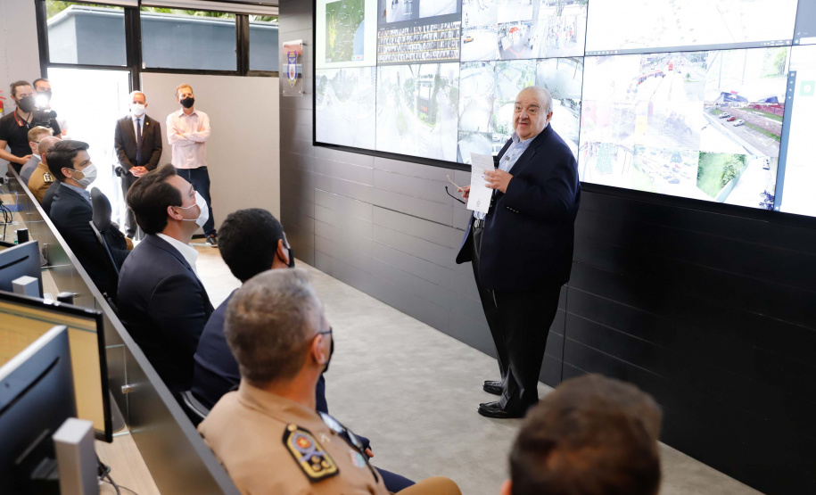 O governador Carlos Massa Ratinho Junior participou nesta terça-feira (5) da inauguração do Centro de Controle da Muralha Digital, projeto da Prefeitura de Curitiba voltado à gestão do trânsito, da segurança pública e também dos eventos climáticos que atingem a Capital.