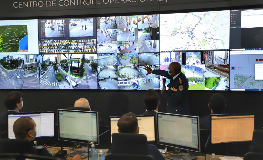 O governador Carlos Massa Ratinho Junior participou nesta terça-feira (5) da inauguração do Centro de Controle da Muralha Digital, projeto da Prefeitura de Curitiba voltado à gestão do trânsito, da segurança pública e também dos eventos climáticos que atingem a Capital.