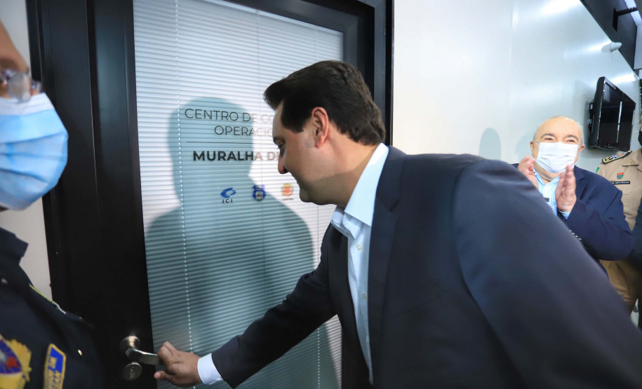 O governador Carlos Massa Ratinho Junior participou nesta terça-feira (5) da inauguração do Centro de Controle da Muralha Digital, projeto da Prefeitura de Curitiba voltado à gestão do trânsito, da segurança pública e também dos eventos climáticos que atingem a Capital.