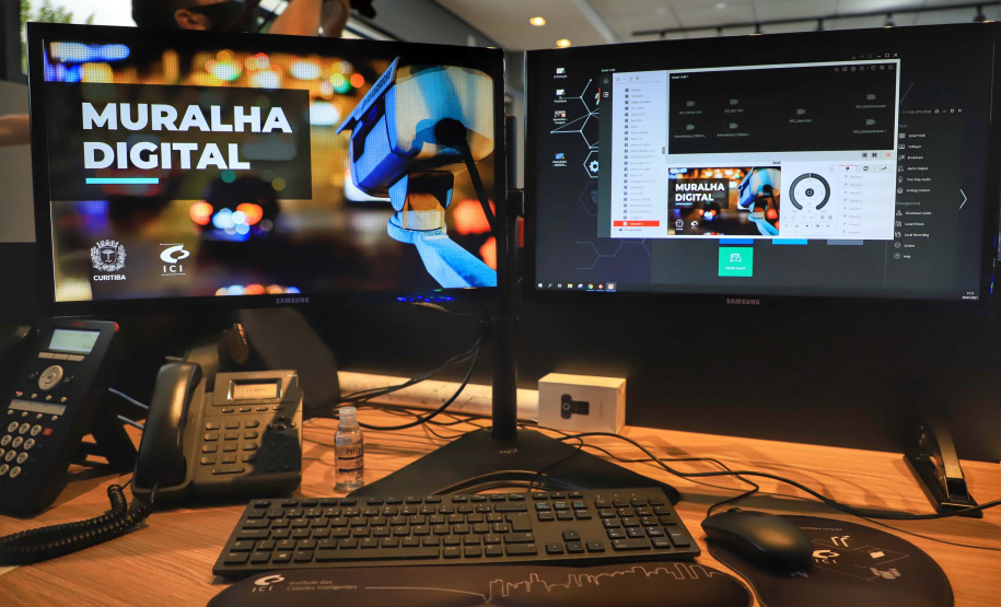 O governador Carlos Massa Ratinho Junior participou nesta terça-feira (5) da inauguração do Centro de Controle da Muralha Digital, projeto da Prefeitura de Curitiba voltado à gestão do trânsito, da segurança pública e também dos eventos climáticos que atingem a Capital.