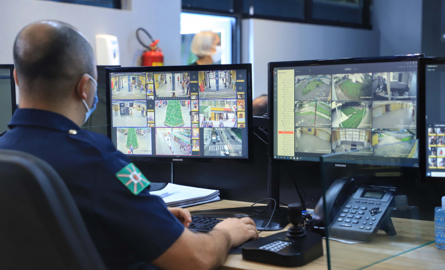 O governador Carlos Massa Ratinho Junior participou nesta terça-feira (5) da inauguração do Centro de Controle da Muralha Digital, projeto da Prefeitura de Curitiba voltado à gestão do trânsito, da segurança pública e também dos eventos climáticos que atingem a Capital.