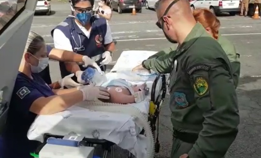 Nos primeiros 15 dias do Verão Consciente 2020/2021, o Batalhão de Polícia Militar de Operações Aéreas (BPMOA) atuou em resgates e remoções aeromédicas e prestou apoio com patrulhamento aéreo e atendimento de vítimas de afogamentos e acidentes de trânsito no Litoral.  - Curitiba, 05/01/2021 - Foto: Divulgação BPMOA/PMPR/SESP