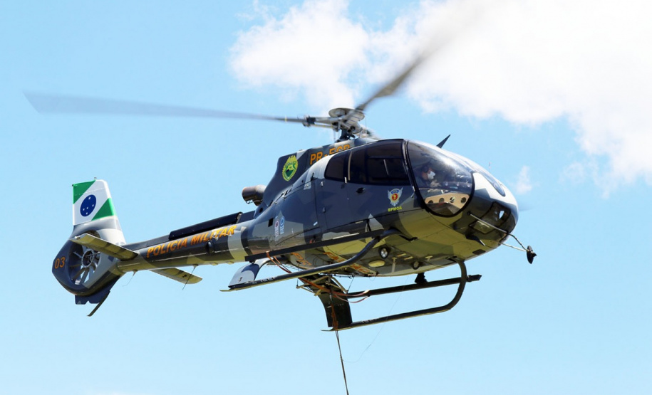 Nos primeiros 15 dias do Verão Consciente 2020/2021, o Batalhão de Polícia Militar de Operações Aéreas (BPMOA) atuou em resgates e remoções aeromédicas e prestou apoio com patrulhamento aéreo e atendimento de vítimas de afogamentos e acidentes de trânsito no Litoral.  - Curitiba, 05/01/2021 - Foto: Divulgação BPMOA/PMPR/SESP