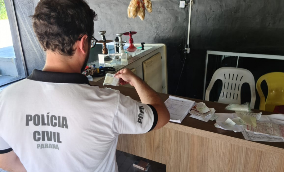 PCPR prende três pessoas e apreende um adolescente em ação contra o tráfico de drogas no Litoral  -  Foto: Divulgaçãp PCPR/SESP