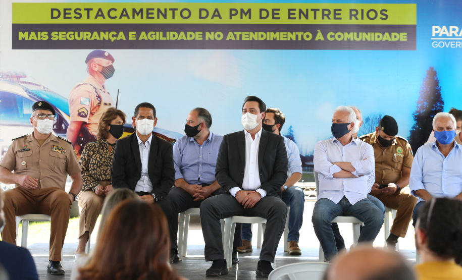 Um investimento do Governo do Estado vai reforçar a segurança do distrito de Entre Rios, área rural de Guarapuava, na região Central do Paraná. Nesta segunda-feira (11), o governador Carlos Massa Ratinho Junior esteve na localidade para a inauguração da nova sede Destacamento da Polícia Militar instalada no distrito.  Entre Rios, Guarapuava, 11/01/2021  -  Foto: Geraldo Bubniak/AEN