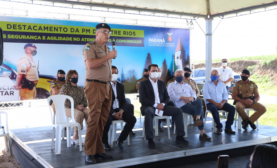 Um investimento do Governo do Estado vai reforçar a segurança do distrito de Entre Rios, área rural de Guarapuava, na região Central do Paraná. Nesta segunda-feira (11), o governador Carlos Massa Ratinho Junior esteve na localidade para a inauguração da nova sede Destacamento da Polícia Militar instalada no distrito.  Entre Rios, Guarapuava, 11/01/2021  -  Foto: Geraldo Bubniak/AEN