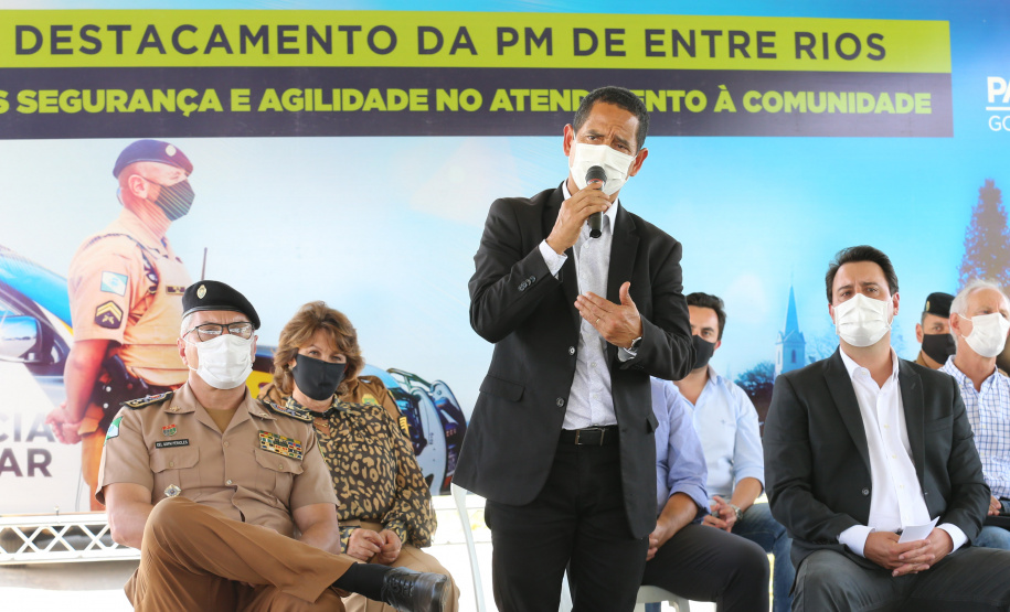 Um investimento do Governo do Estado vai reforçar a segurança do distrito de Entre Rios, área rural de Guarapuava, na região Central do Paraná. Nesta segunda-feira (11), o governador Carlos Massa Ratinho Junior esteve na localidade para a inauguração da nova sede Destacamento da Polícia Militar instalada no distrito. Na foto, o secretário estadual da Segurança Pública, Romulo Marinho Soares. -   Entre Rios, Guarapuava, 11/01/2021  -  Foto: Geraldo Bubniak/AEN