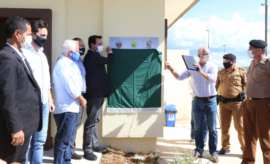 Um investimento do Governo do Estado vai reforçar a segurança do distrito de Entre Rios, área rural de Guarapuava, na região Central do Paraná. Nesta segunda-feira (11), o governador Carlos Massa Ratinho Junior esteve na localidade para a inauguração da nova sede Destacamento da Polícia Militar instalada no distrito. Entre Rios, Guarapuava, 11/01/2021 - Foto: Geraldo Bubniak/AEN