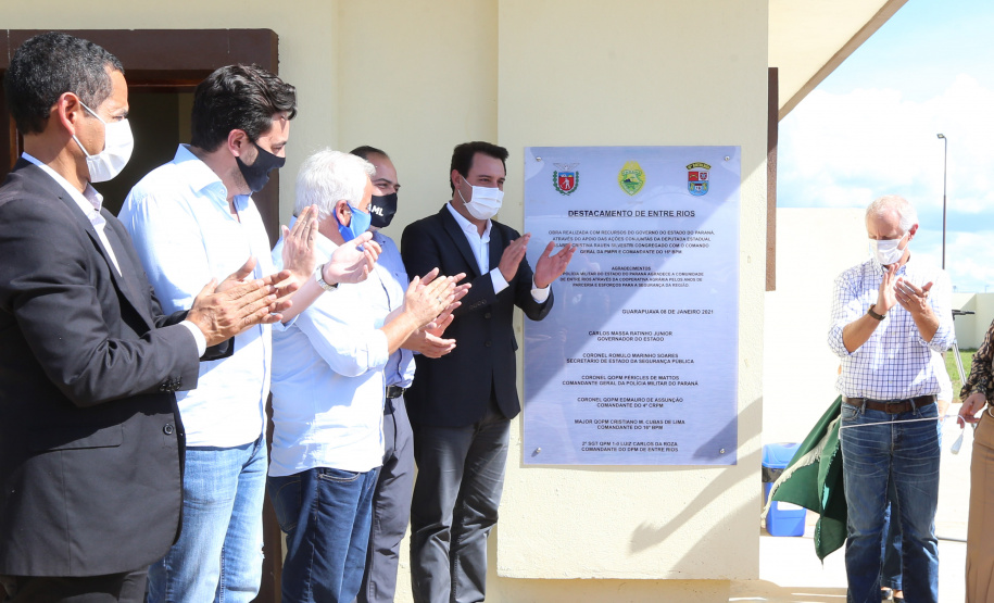 Um investimento do Governo do Estado vai reforçar a segurança do distrito de Entre Rios, área rural de Guarapuava, na região Central do Paraná. Nesta segunda-feira (11), o governador Carlos Massa Ratinho Junior esteve na localidade para a inauguração da nova sede Destacamento da Polícia Militar instalada no distrito. Entre Rios, Guarapuava, 11/01/2021 - Foto: Geraldo Bubniak/AEN