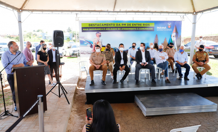 Um investimento do Governo do Estado vai reforçar a segurança do distrito de Entre Rios, área rural de Guarapuava, na região Central do Paraná. Nesta segunda-feira (11), o governador Carlos Massa Ratinho Junior esteve na localidade para a inauguração da nova sede Destacamento da Polícia Militar instalada no distrito.  Entre Rios, Guarapuava, 11/01/2021  -  Foto: Rodrigo Félix Leal