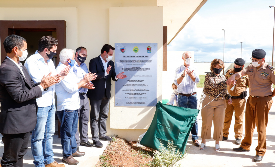 Um investimento do Governo do Estado vai reforçar a segurança do distrito de Entre Rios, área rural de Guarapuava, na região Central do Paraná. Nesta segunda-feira (11), o governador Carlos Massa Ratinho Junior esteve na localidade para a inauguração da nova sede Destacamento da Polícia Militar instalada no distrito.  Entre Rios, Guarapuava, 11/01/2021  -  Foto: Rodrigo Félix Leal