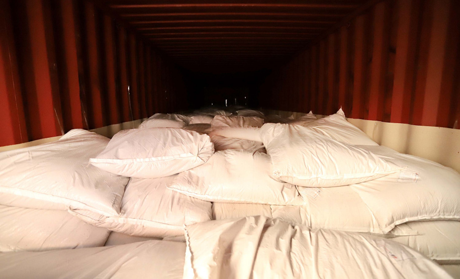 O volume de cargas importadas e exportadas em contêineres em 2020, pelo Porto de Paranaguá, aumentou 6% em relação a 2019. Foram 8.541.091 toneladas, 508.664 toneladas a mais que no ano anterior. Os produtos conteinerizados representam 14,9% da movimentação geral dos portos do Paraná.